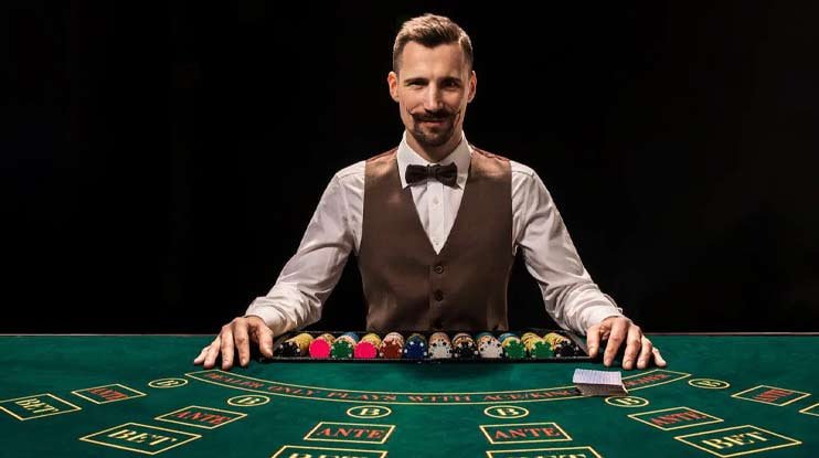 Dealer chuyên nghiệp phát bài trực tiếp tại luk8 Live Casino